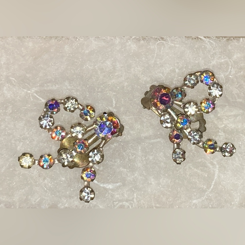VINTAGE CLIP ON EARNINGS - AUSTRIA CRYSTAL BOWS